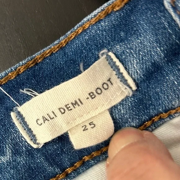 Madewell Cali Demi-Boot Size 25 Jeans Medium Blue Wash Raw Hem Distressed - Picture 10 of 12